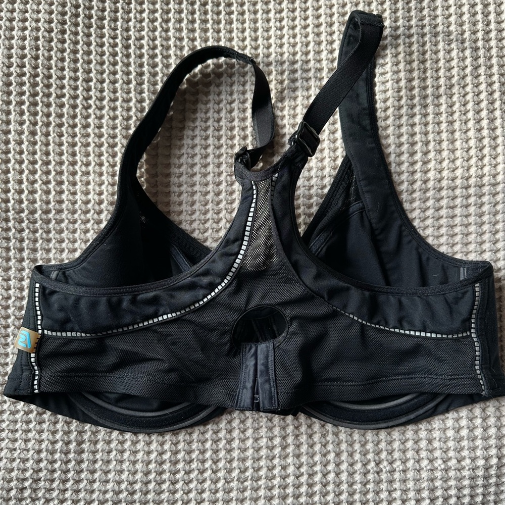 Bendon Sport Extreme Out Underwire High Impact Sports Bra 76-408 Black Size 40D - Picture 6 of 9